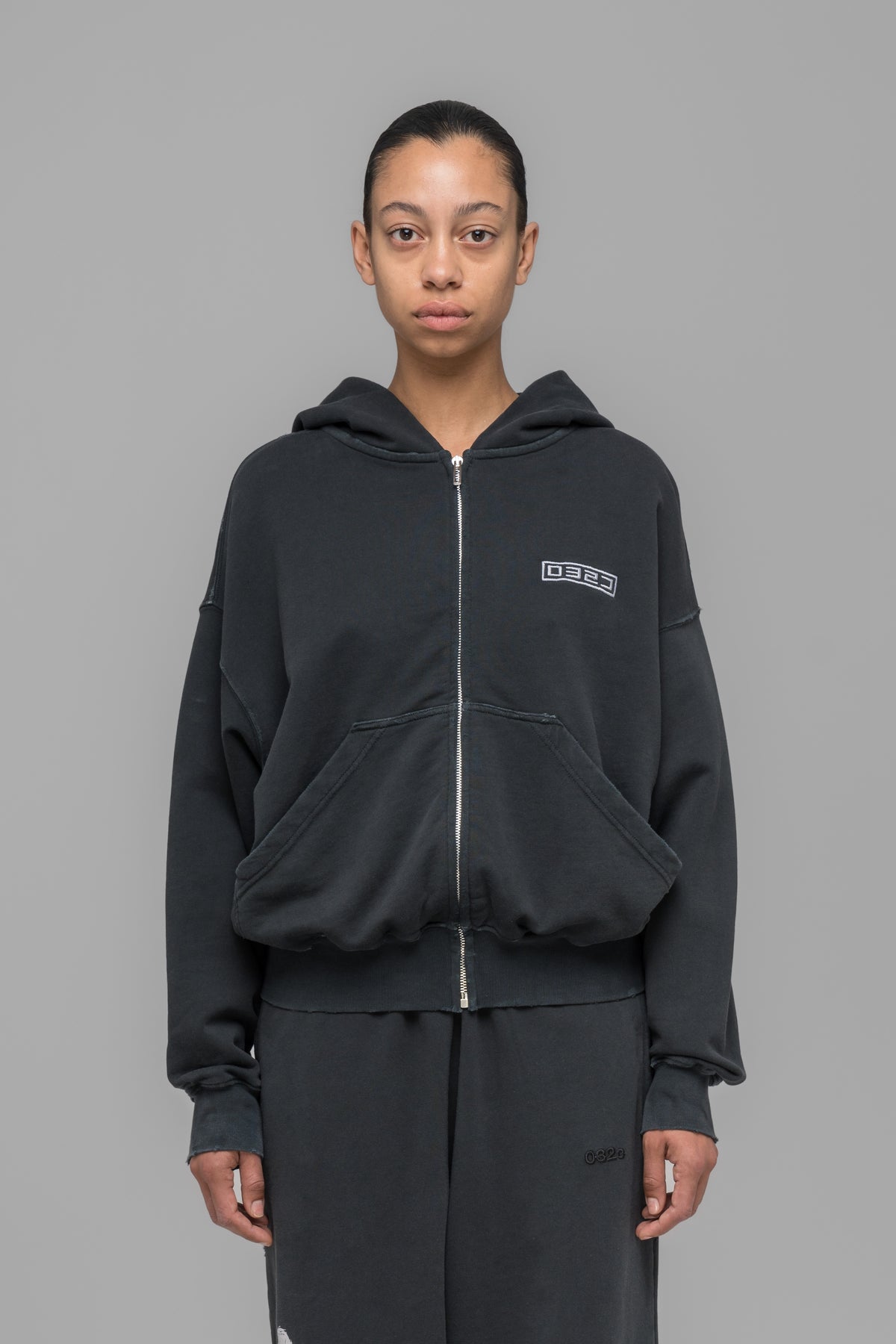 "ROUTINE" ZIP HOODIE BLACK