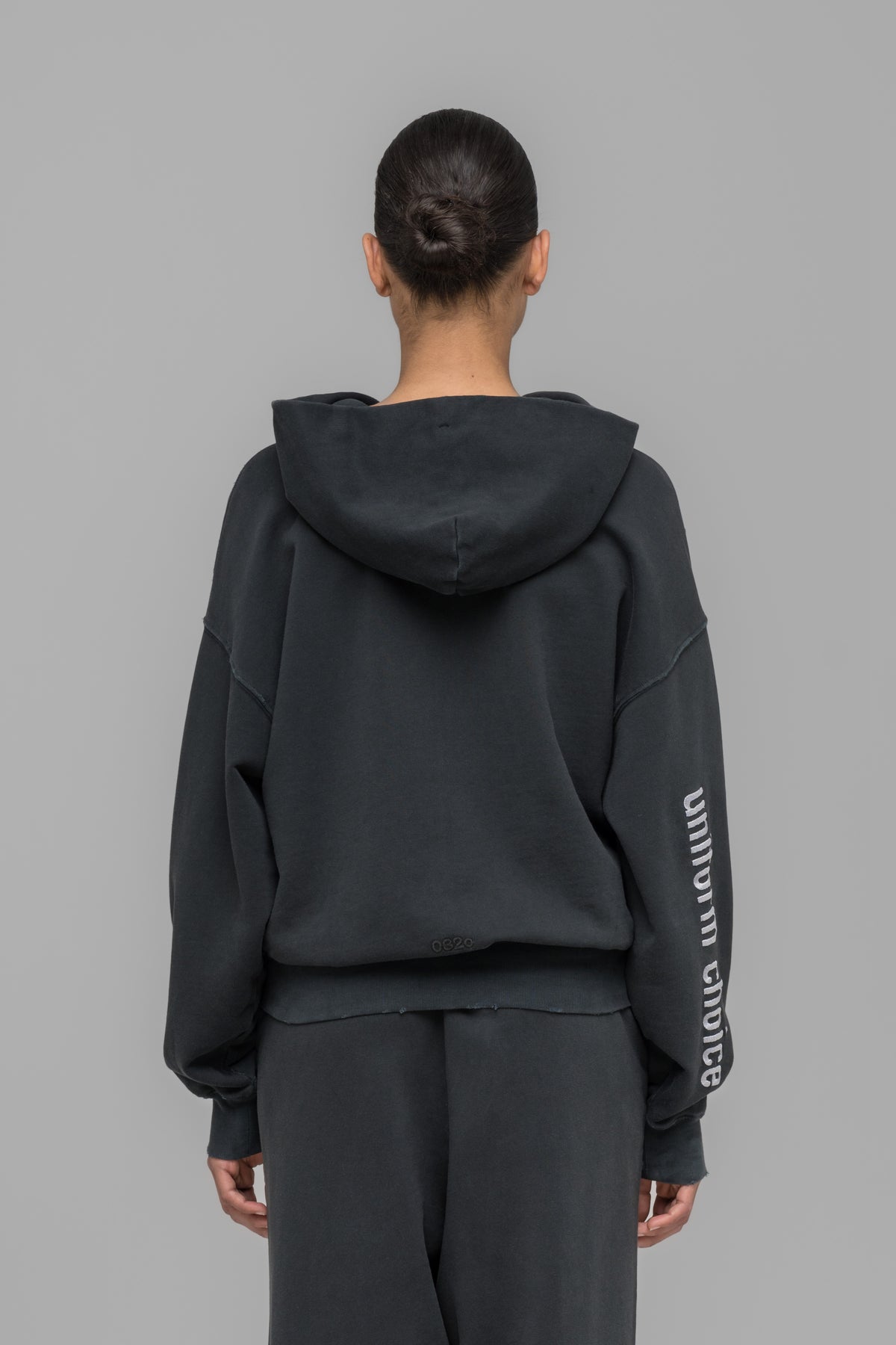 "ROUTINE" ZIP HOODIE BLACK