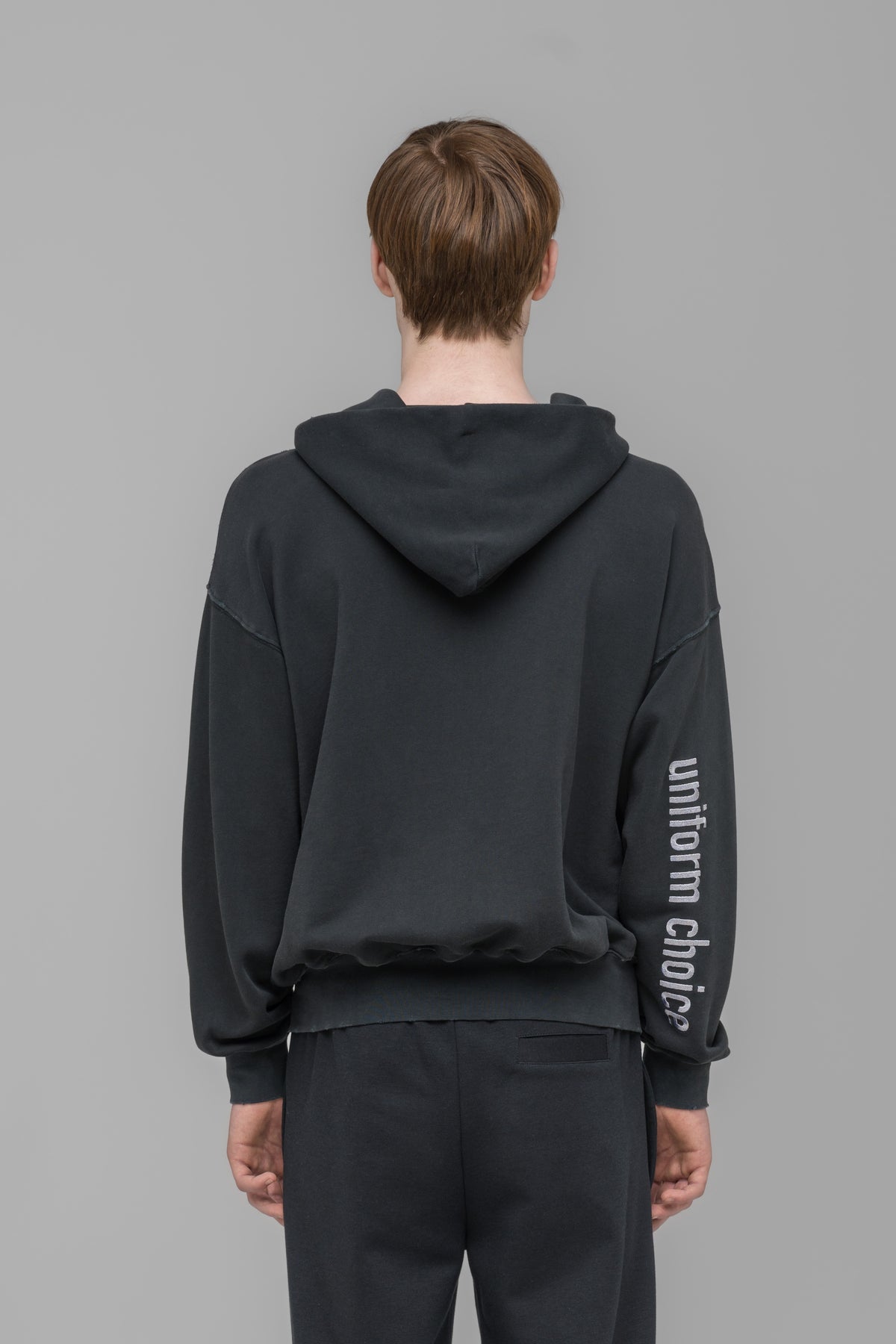 "ROUTINE" ZIP HOODIE BLACK