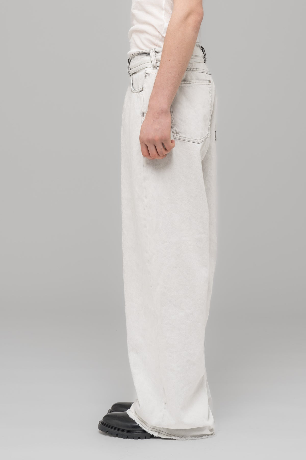 "DOWN TO EARTH" WIDE LEG JEAN WASHED GREY