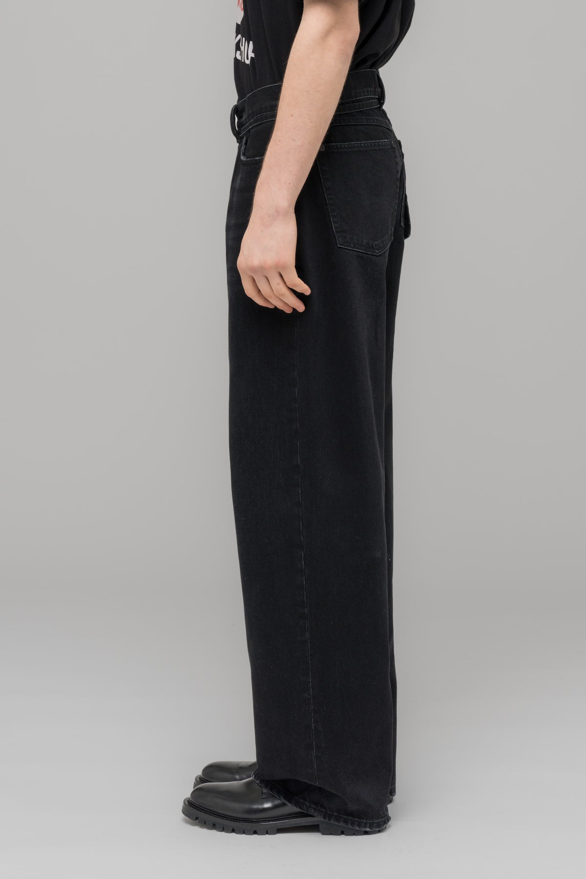 "DOWN TO EARTH" WIDE LEG JEAN WASHED BLACK