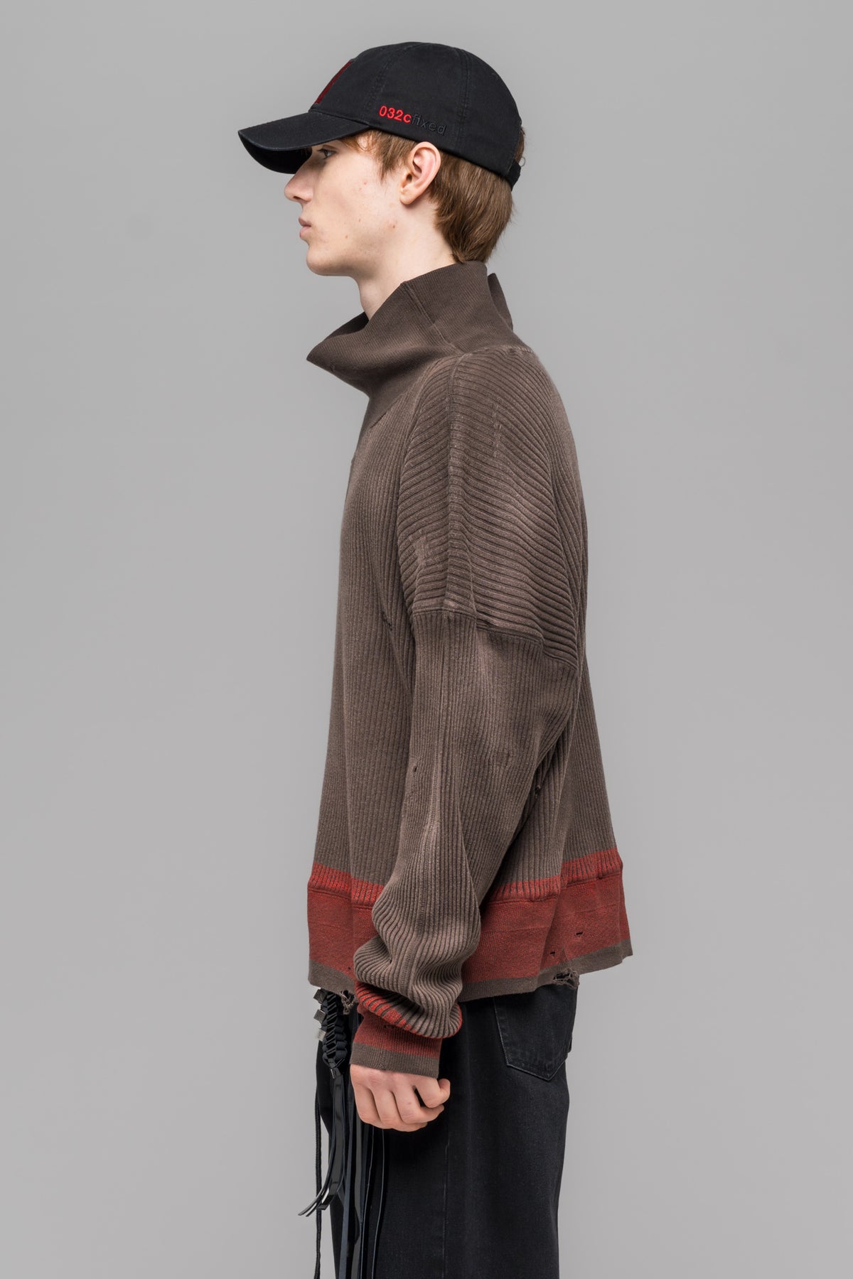 "TRAILER" KNIT TURTLENECK